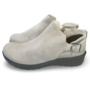 Bzees "Get Together" Machine Washable Ankle Booties in Gray Size 8.5 Wide